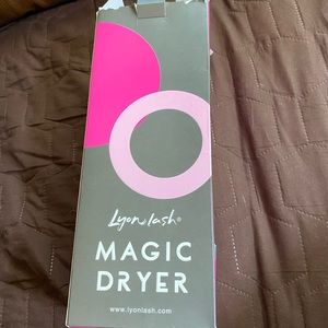 Eyelash dryer pink and silver bladeless.